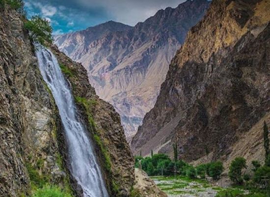 pakistan/ladakh/attraction/manthokha-waterfall-resort