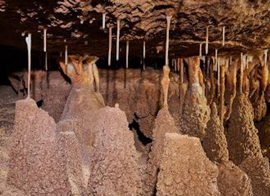 portugal/beira-litoral/attraction/cised-centro-de-interpretacao-do-sistema-espeleologico-do-dueca-gruta-soprador-do-carvalho