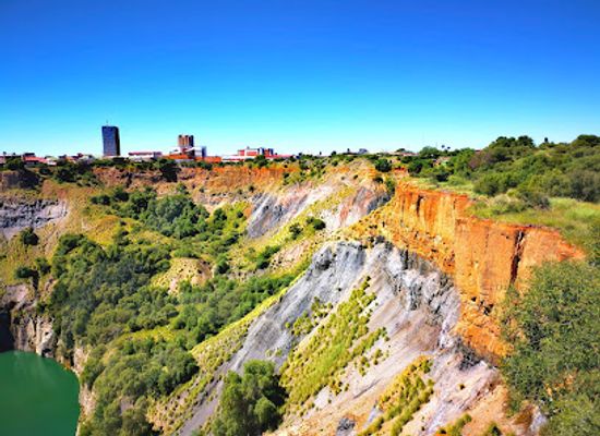 south-africa/bushveld/attraction/the-big-hole-viewing-platform