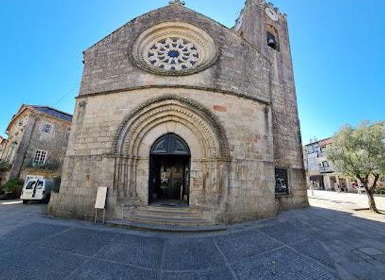portugal/ponte-de-lima/attraction/igreja-matriz-de-santa-maria-dos-anjos-nossa-senhora-da-assuncao