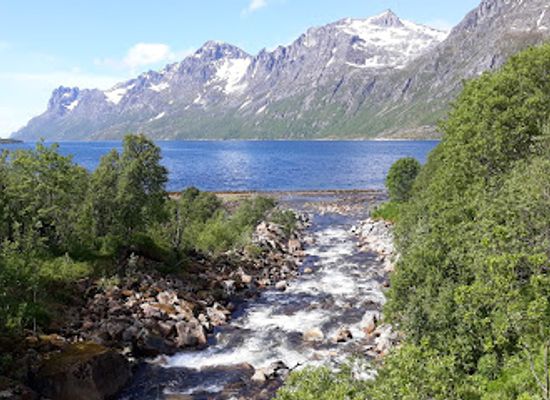 norway/northern-norway/attraction/the-frozen-arctic-waterfall