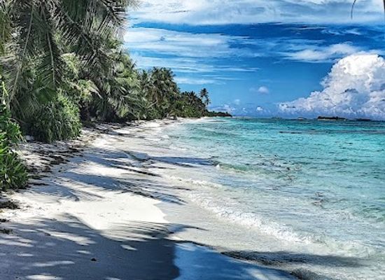 maldives/dhigurah/attraction/bikini-beach