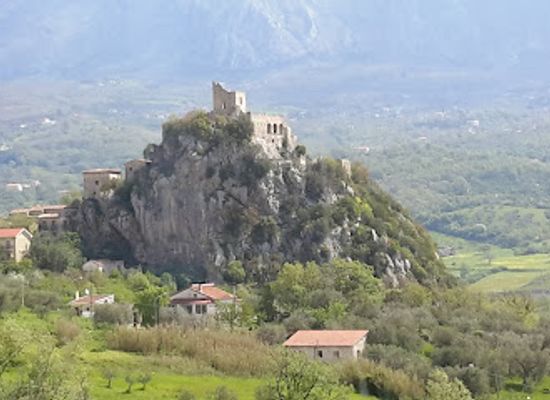 italy/irpinia/attraction/quaglietta-castle