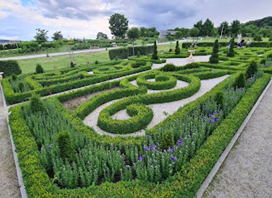 poland/kielce/attraction/kielce-botanical-garden
