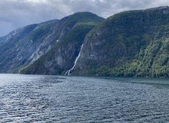 norway/sognefjord/attraction/fysseneset-waterfall