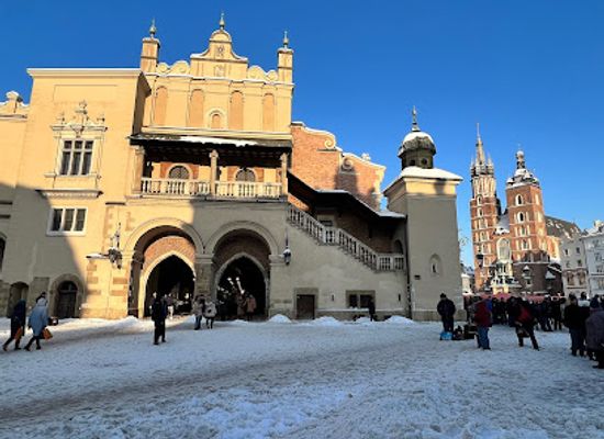 poland/krakow/attraction/nicolaus-copernicus-statue