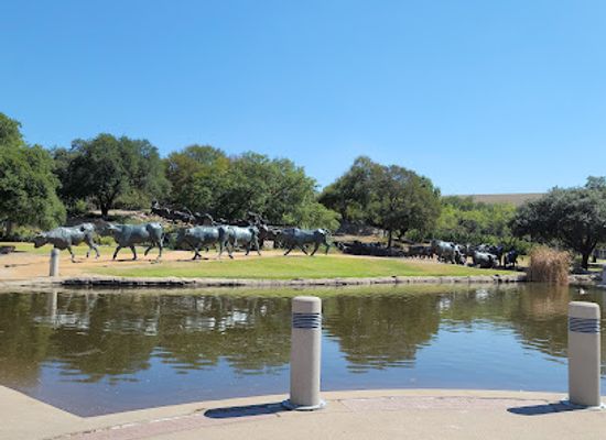 texas/dallas/attraction/pioneer-plaza