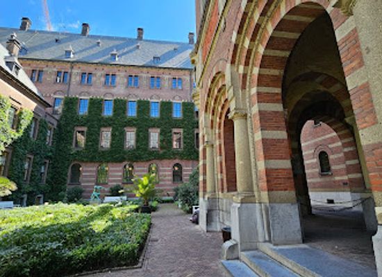 netherlands/rijnmond/attraction/binnentuin-stadhuis
