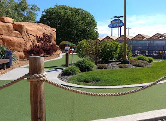 idaho/owyhee/attraction/roaring-springs-water-park