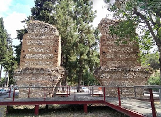 greece/attica/attraction/hadrian-aqueduct