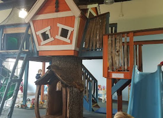 tennessee/brentwood/attraction/the-monkey-s-treehouse-play-space-beer-garden-eatery