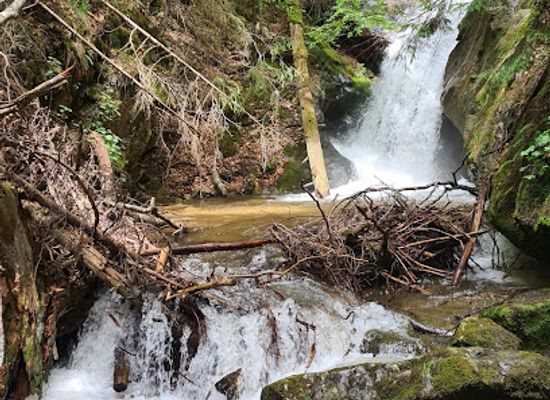 bulgaria/semkovo/attraction/stankov-waterfall