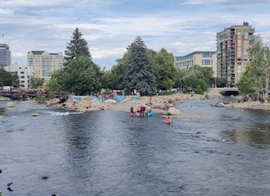 nevada/reno/riverwalk-district/attraction/truckee-river-whitewater-park