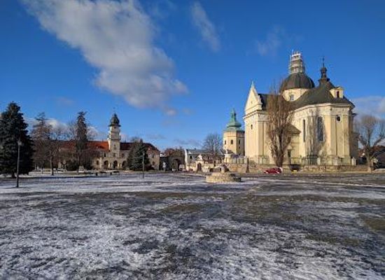 ukraine/galicia/attraction/vicheva-square