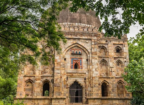 india/delhi/hauz-khas-village/attraction/bagh-i-alam-ka-gumbad