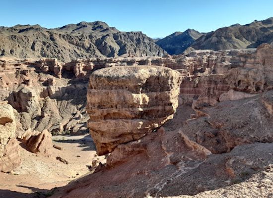 kazakhstan/charyn-canyon/attraction/chernyy-kan-on-almaty-region