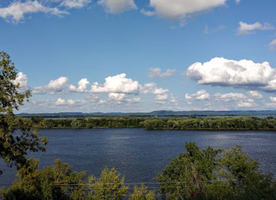 iowa/pikes-peak-state-park/attraction/upper-mississippi-river-national-wildlife-and-fish-refuge