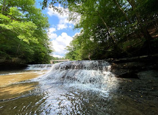 ohio/punderson-state-park/attraction/quarry-rock-picnic-area