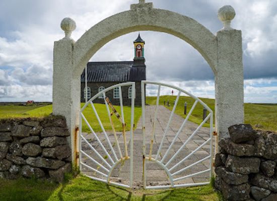 iceland/southern-peninsula/attraction/hvalsneskirkja