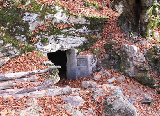 bulgaria/vitosha-mountain/attraction/living-water-cave