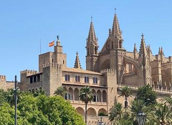 spain/palma-de-mallorca/attraction/royal-palace-of-la-almudaina