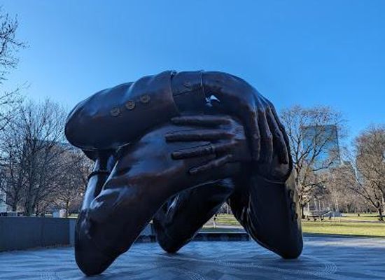 massachusetts/boston/attraction/the-embrace