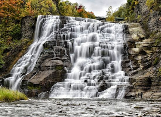 new-york/finger-lakes/attraction/ithaca-falls-natural-area