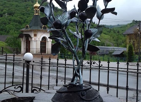ukraine/transcarpathia/attraction/pershyy-pam-yatnyk-yafyni