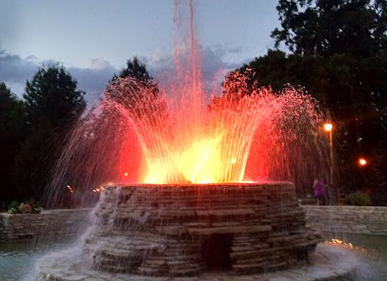 iowa/davenport/attraction/stone-fountain