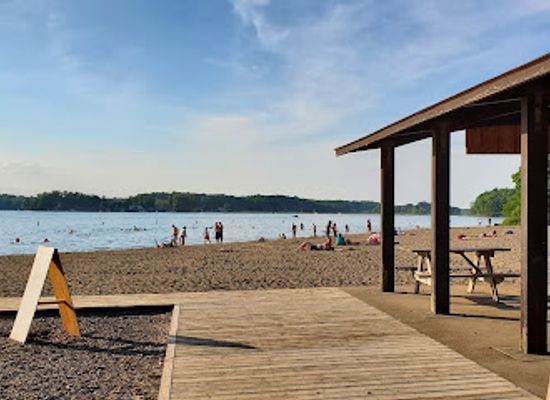 indiana/pokagon-state-park/attraction/pokagon-state-park-beach-and-bathhouse