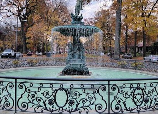 kentucky/outer-bluegrass/attraction/st-james-court-fountain