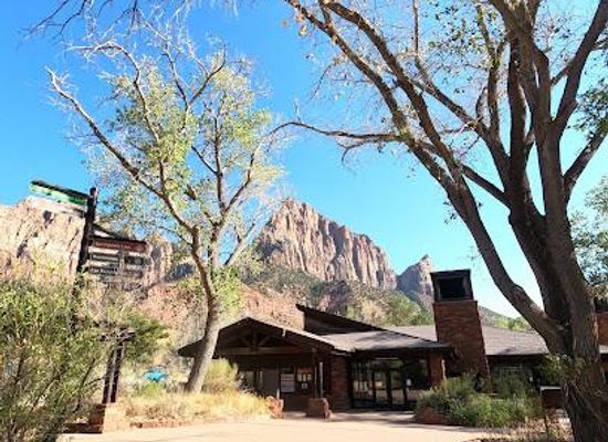 utah/mt-carmel/attraction/zion-canyon-visitor-center