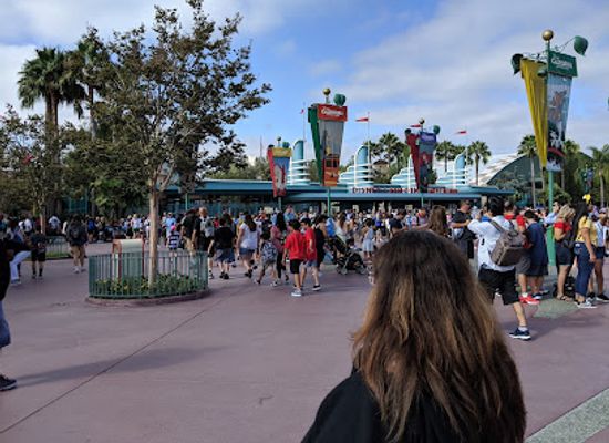 california/anaheim/anaheim-resort/attraction/disneyland-esplanade