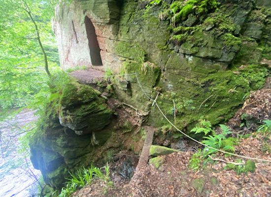 united-kingdom/ayrshire/attraction/wallace-s-cave-auchinleck
