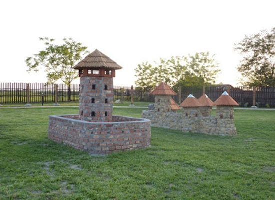 hungary/mecsek/attraction/varpark-skanzen-szentek-fala-dinnyes-guinness-world-record