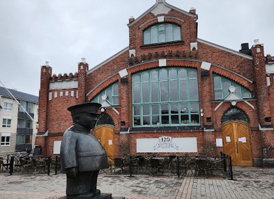 finland/oulu/attraction/toripolliisi-statue