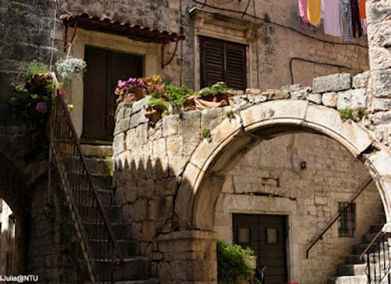 croatia/dalmatia/attraction/stairs-of-fjaka