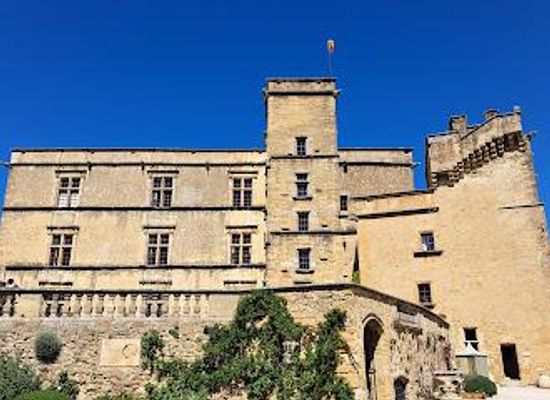 france/avignon/attraction/chateau-de-lourmarin