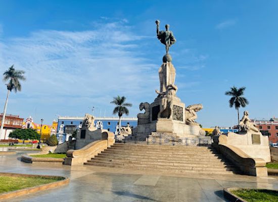peru/trujillo/chan-chan/attraction/plaza-de-armas-of-trujillo