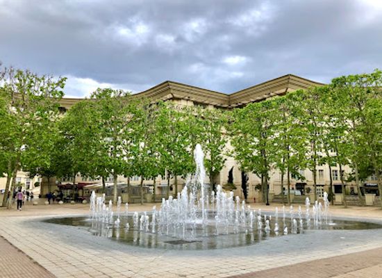 france/montpellier/antigone/attraction/place-du-nombre-d-or