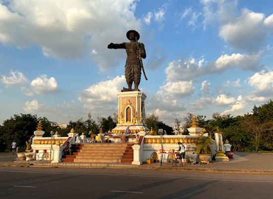 laos/vientiane/chanthabouly/attraction/chao-anouvong-park