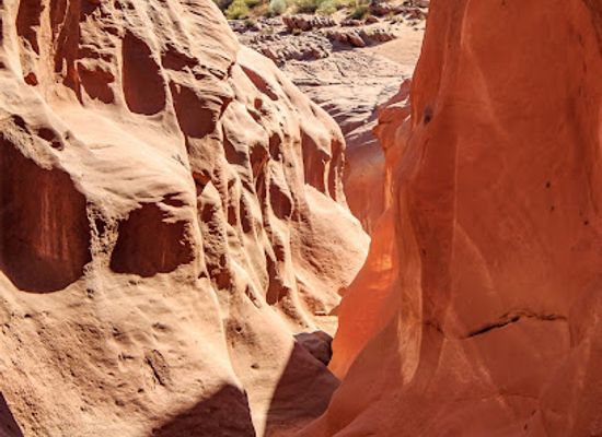 utah/henry-mountains/attraction/dry-fork-slot-canyon
