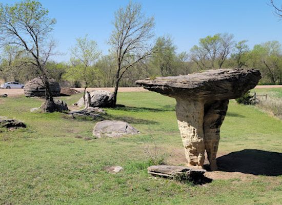 kansas/cross-timbers/attraction/mushroom-rock-state-park