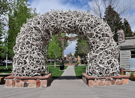 wyoming/jackson-hole/attraction/antler-arches-of-jackson