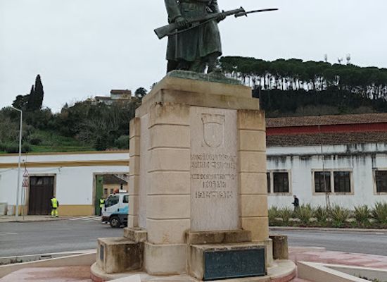 portugal/tomar/attraction/estatua-aos-soldados-mortos-na-grande-guerra