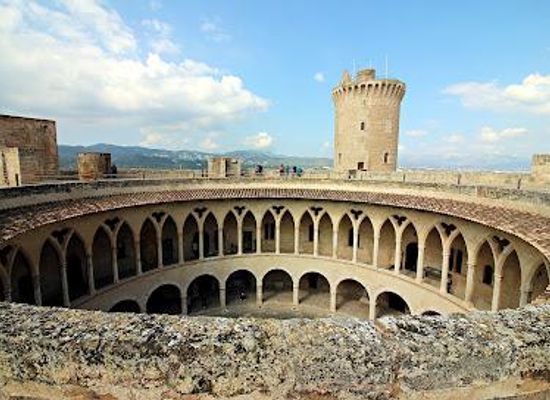 spain/palma-de-mallorca/attraction/castell-de-bellver