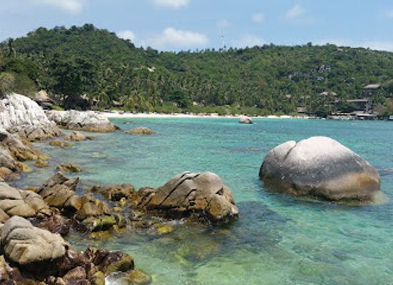 thailand/koh-tao/attraction/on-the-rock-beach-free-of-charge