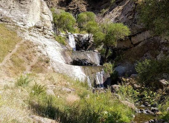 armenia/areni-wine-region/attraction/qaraglux-waterfall