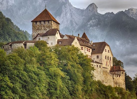 liechtenstein/sareis-trail/attraction/vaduz-castle