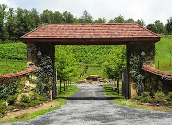 north-carolina/foothills/attraction/roaring-river-vineyards